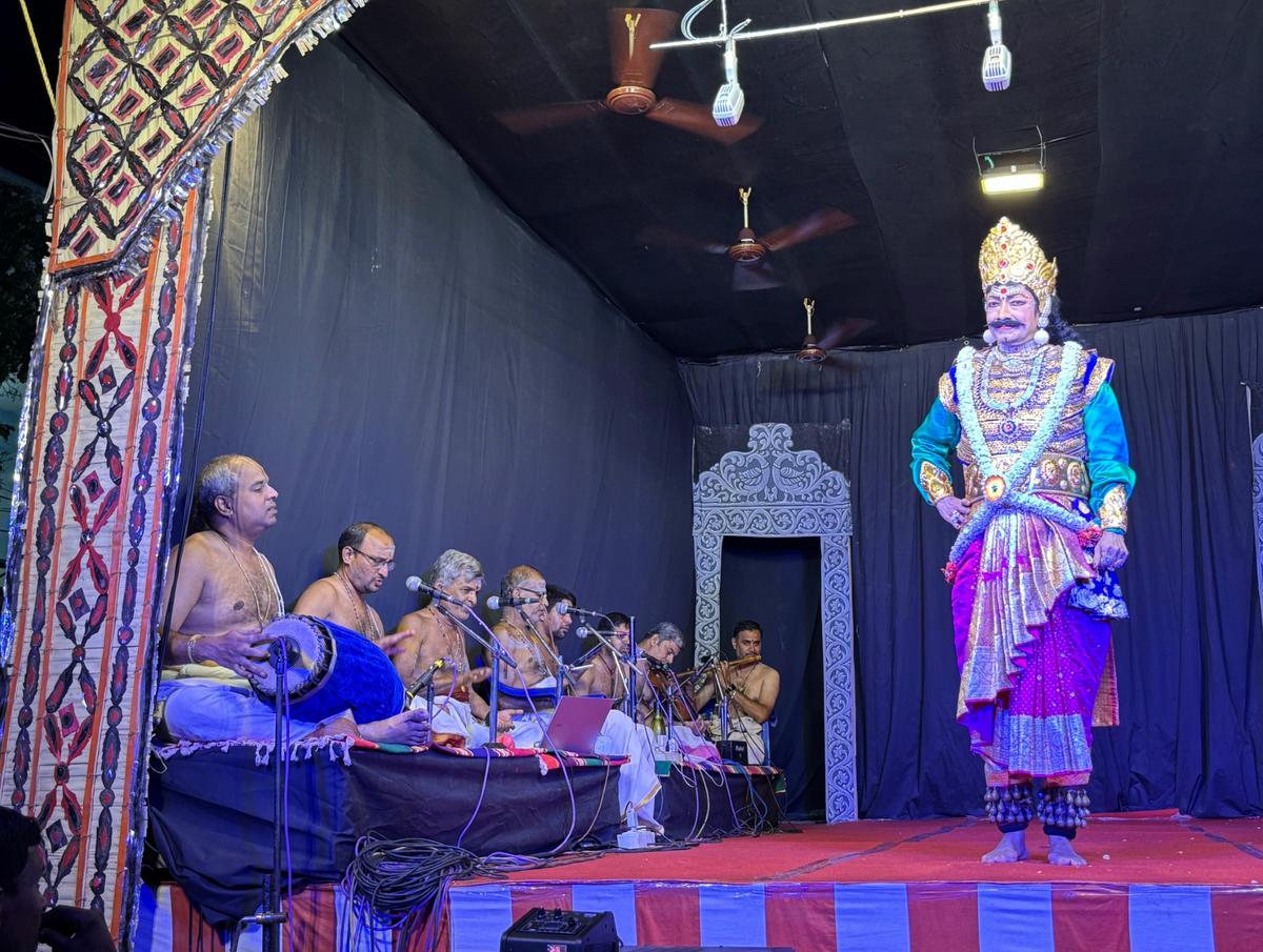 Music plays a significant role in this dance-theatre form. Perfecting the songs for the plays demand a specialised approach. And Melattur S. Kumar’s portrayal of Harischandra, with extensive usage of footwork, aligns to the music and percussion.